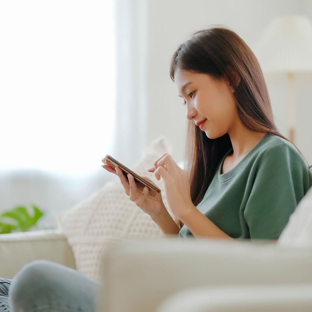 広島で糸リフトの名医を探している女性