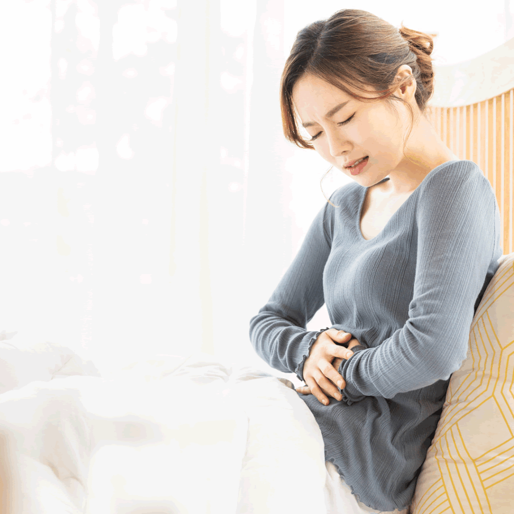 生理痛に悩む女性